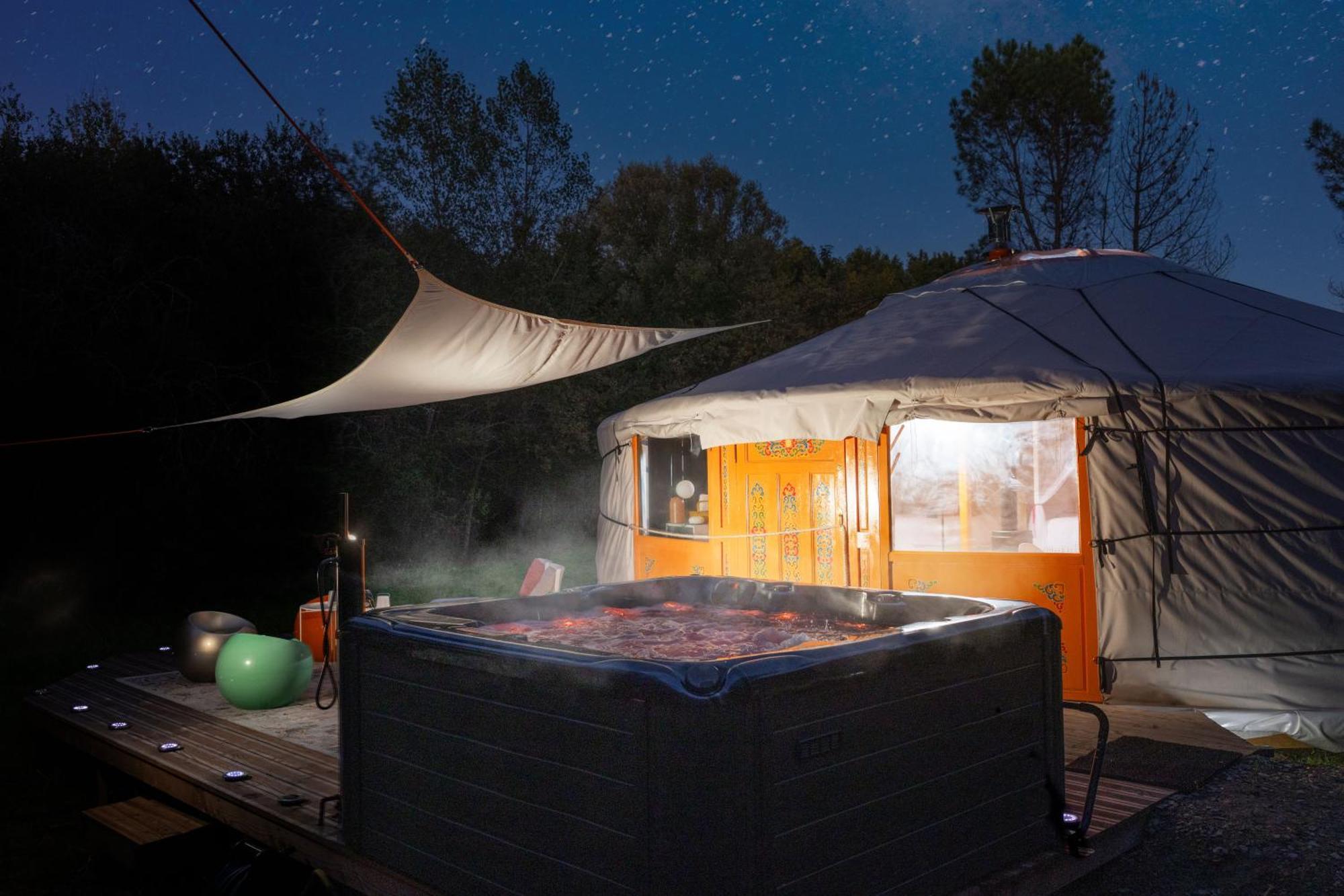 L Ost In Sensations -Hebergements Insolites Et Suites De Luxe Spa Sauna Piscine Foret Marcenais Luaran gambar